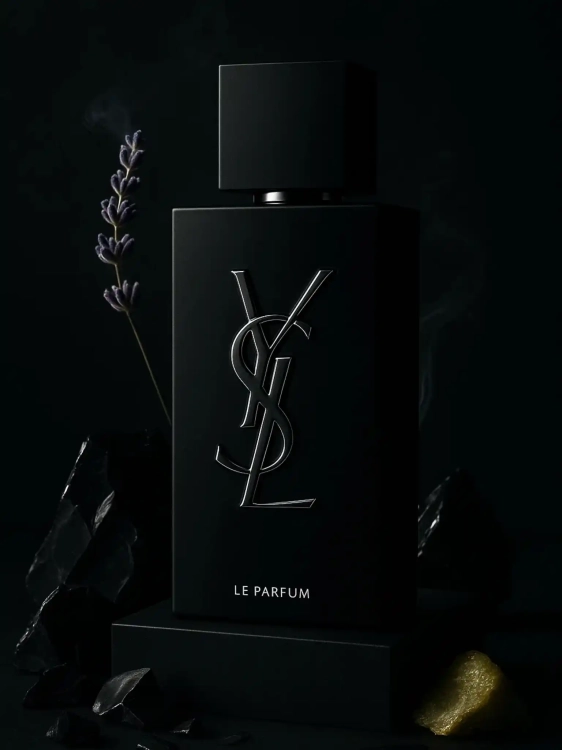 Yves Saint Laurent MYSLF Le Parfum - odlewka intensywnych perfum dostępna w Perfame. Głęboki zapach z nutami paczuli, bergamotki i kwiatu pomarańczy.