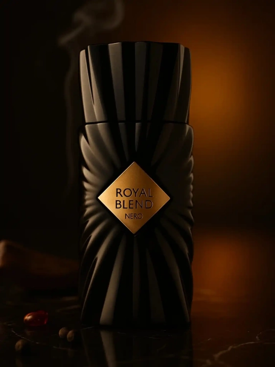 Odlewka Royal Blend Nero – ciemna wanilia, paczula i drzewna głębia tworzą intensywnie orientalny, słodko-drzewny zapach o eleganckiej, wyrazistej aurze. Dostępny w Perfame
