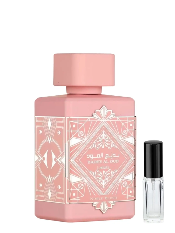 Odlewka Bade'e Al Oud Noble Blush – róża, wanilia i oud tworzą elegancki, kremowo-orientalny zapach o kobiecej, luksusowej aurze. Dostępny w Perfame.