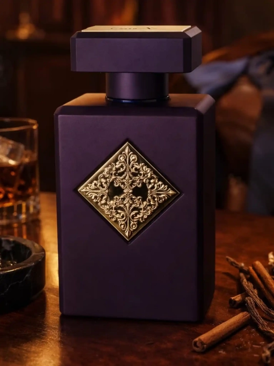 Odlewka Initio Side Effect – rum, wanilia i tytoń tworzą intensywny, zmysłowy zapach o narkotycznej, orientalno-gourmandowej głębi. Dostępny w Perfame.