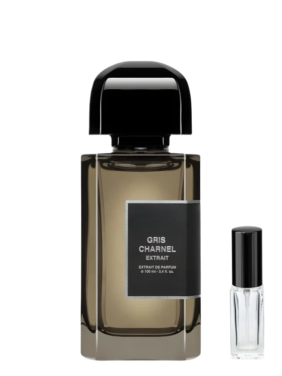 Odlewka Gris Charnel Extrait – figowiec, kardamon i kremowe drewno tworzą głęboki, elegancki zapach o zmysłowej, niszowej aurze. Dostępny w Perfame.