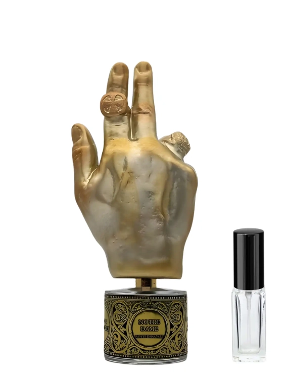 Odlewka Memento Notre Dame Notte di Natale – kadzidło, dym i ciepłe żywice tworzą monumentalny, sakralny zapach inspirowany nocą Bożego Narodzenia. Dostępny w Perfame.