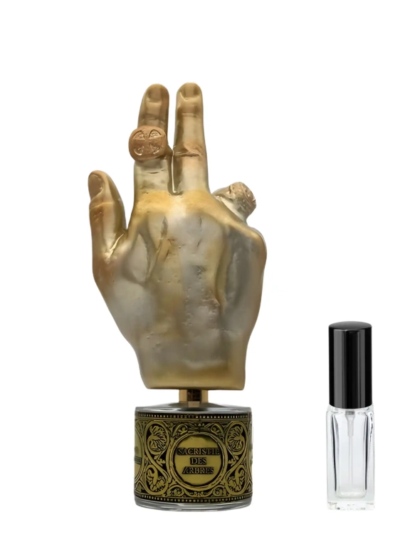 Odlewka Memento Sacrificie des Arbres – kadzidło, żywice i wilgotne drewno tworzą sakralny, głęboki zapach o kontemplacyjnym charakterze. Dostępny w Perfame.