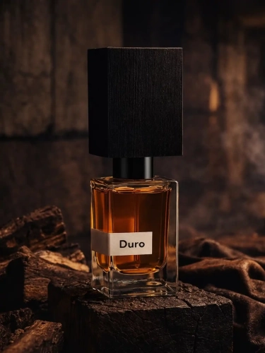 Odlewka Nasomatto Duro – skóra, przyprawy i drzewna głębia tworzą intensywny, męski zapach o dominującym charakterze. Dostępny w Perfame.