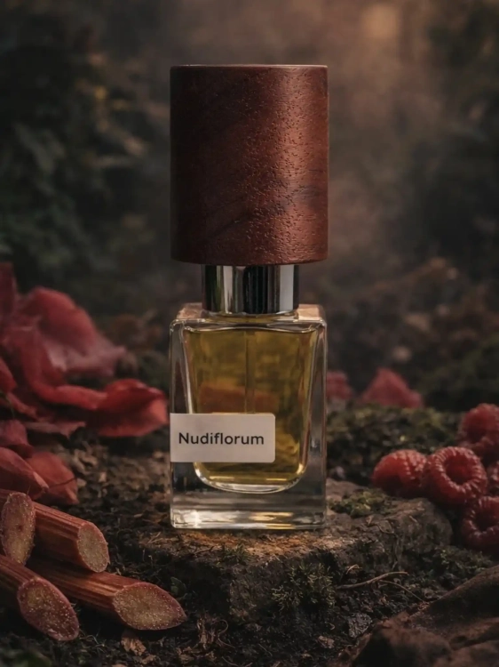 Odlewka Nasomatto Nudiflorum – skórzane nuty, kwiatowa głębia i ambra tworzą zmysłowy, niszowy zapach o surowej elegancji. Dostępny w Perfame.