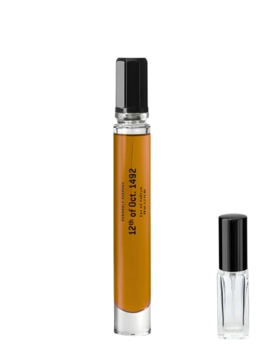 Odlewka Rundholz Parfums 12th of Oct. 1492 – przyprawy, kadzidło i drzewne nuty tworzą mroczny, ekspresyjny zapach o artystycznym, niszowym charakterze. Dostępny w Perfame.