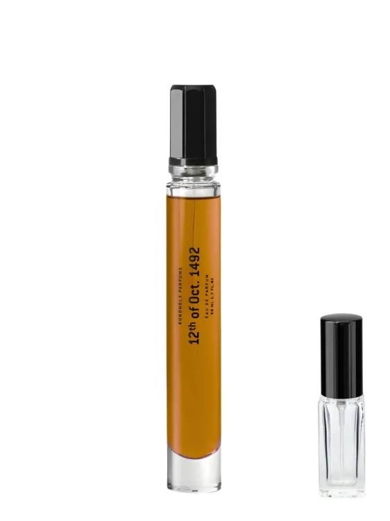 Odlewka Rundholz Parfums 12th of Oct. 1492 – przyprawy, kadzidło i drzewne nuty tworzą mroczny, ekspresyjny zapach o artystycznym, niszowym charakterze. Dostępny w Perfame.