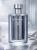 Odlewka Prada L’Homme L’Eau – irys, neroli i lekkie nuty wodne tworzą subtelny, elegancko-czysty zapach o minimalistycznej świeżości. Perfumy dostępne w Perfame.