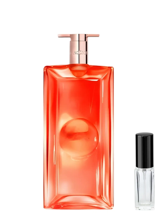 Odlewka Lancôme Idôle Peach'N Roses – brzoskwinia, róża i piżmo tworzą świeży, kobiecy zapach o owocowo-kwiatowym charakterze. Dostępny w Perfame.