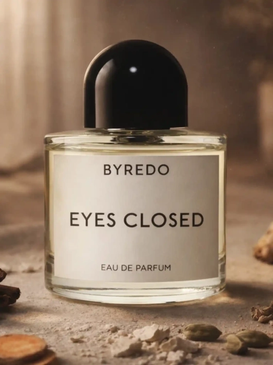 Odlewka Byredo Eyes Closed – kardamon, cynamon i kremowa baza tworzą ciepły, minimalistyczny zapach o spokojnym charakterze. Dostępny w Perfame.