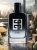 Odlewka Givenchy Gentleman Society Sport – cytrusy, aromatyczne nuty i drzewna baza tworzą świeży, elegancki zapach o sportowym charakterze. Dostępny w Perfame.