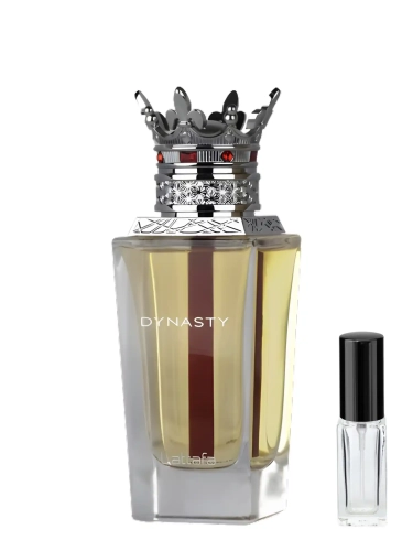 Szklana odlewka luksusowego zapachu Lattafa Dynasty dostępna w Perfame. Orientalne i drzewne akordy oddają bogactwo arabskiej sztuki perfumiarskiej.