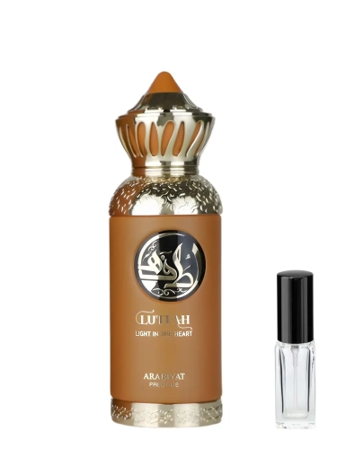 Szklana odlewka subtelnego zapachu Arabiyat Prestige Lutfah od Perfame. Kwiatowe i piżmowe nuty otulają delikatnym, romantycznym aromatem.