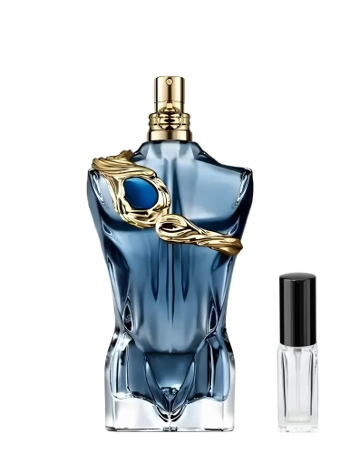 Odlewka intrygującej wody Jean Paul Gaultier Le Beau Narcisse z kolekcji Perfame. Kwiatowe i zmysłowe akordy kreują nowoczesny, męski profil.
