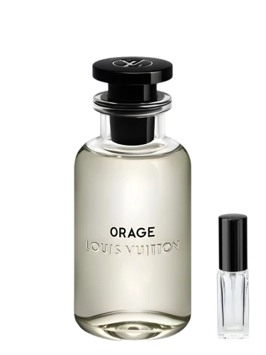 Szklana odlewka drzewnego aromatu Orage Louis Vuitton dostępna w Perfame. Nuty paczuli i wetywerii oddają surowy, elegancki charakter zapachu.