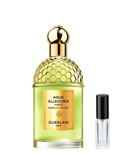 Szklana odlewka intensywnego aromatu Guerlain Nerolia Vetiver Forte od Perfame. Neroli, wetyweria i figa otulają eleganckim, zielonym blaskiem.