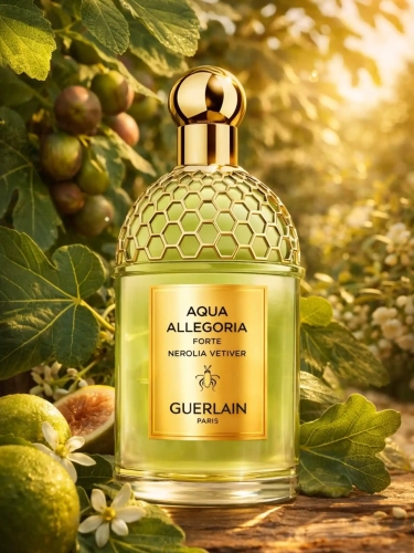 Szklana odlewka intensywnego aromatu Guerlain Nerolia Vetiver Forte od Perfame. Neroli, wetyweria i figa otulają eleganckim, zielonym blaskiem.