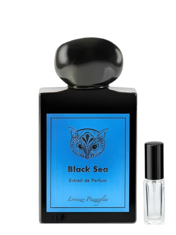 Odlewka morskiego zapachu Lorenzo Pazzaglia Black Sea w ofercie Perfame. Słone nuty i wodorosty tworzą głęboki, oceaniczny profil.