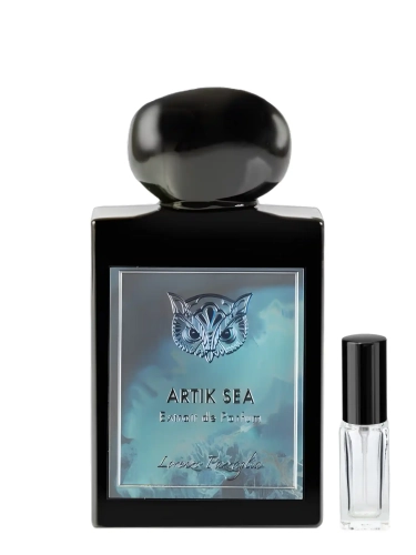 Szklana odlewka mroźnego aromatu Lorenzo Pazzaglia Artik Sea dostępna w Perfame. Zimne, morskie nuty gwarantują arktyczne, potężne orzeźwienie.
