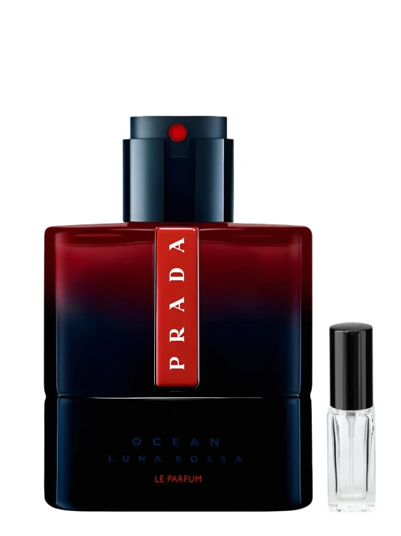 Szklana odlewka głębokiej kompozycji Prada Luna Rossa Ocean Le Parfum od Perfame. Szafran i dąb budują magnetyczny profil.