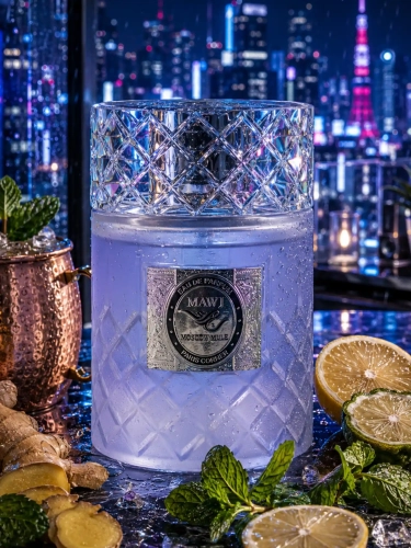 Odlewka orzeźwiającej wody Mawj Moscow Mule od Perfame. Imbir i limonka oddają klimat lodowatego, musującego koktajlu.