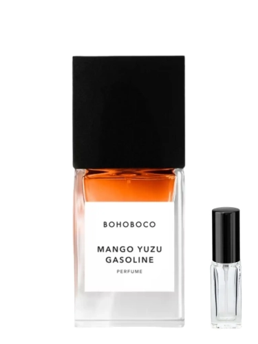 Szklana odlewka awangardowej wody Mango Yuzu Gasoline od Perfame. Egzotyczne owoce i techniczne nuty tworzą nowoczesną kompozycję.