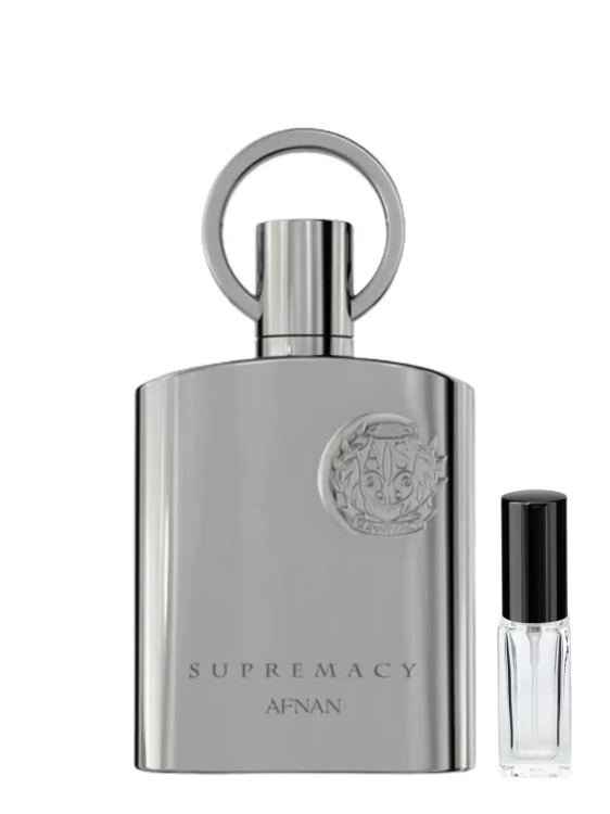 Szklana odlewka owocowo-drzewnego zapachu Afnan Supremacy Silver w Perfame. Nuty czarnej porzeczki tworzą wyrazisty, elegancki aromat.