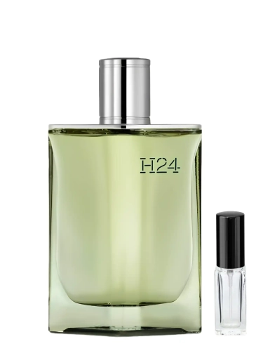 Szklana odlewka nowoczesnej kompozycji Hermès H24 Eau de Parfum od Perfame. Nuty mchu dębowego i szałwii oddają miejską, męską elegancję.