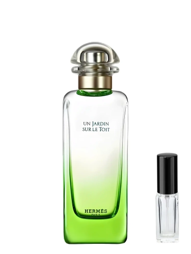Odlewka zielonej kompozycji Hermès Un Jardin Sur Le Toit od Perfame. Nuty jabłka i trawy oddają radosny charakter ogrodu na paryskim dachu.