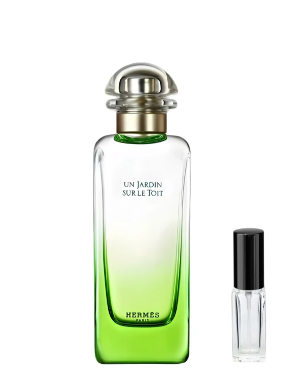 Odlewka zielonej kompozycji Hermès Un Jardin Sur Le Toit od Perfame. Nuty jabłka i trawy oddają radosny charakter ogrodu na paryskim dachu.