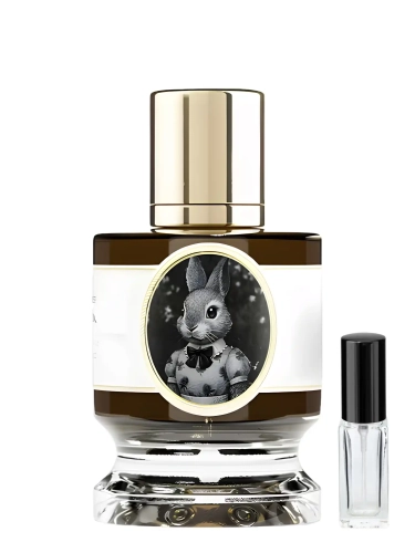 Szklana odlewka zielonego zapachu Zoologist Rabbit od Perfame. Nuty marchwi, ziół i koniczyny budują świeży, naturalny i beztroski charakter.
