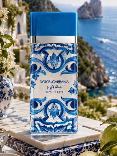 Szklana odlewka Dolce&amp;Gabbana Light Blue Capri In Love Eau de Parfum od Perfame. Kwiatowo-owocowa kompozycja z herbatą jaśminową, jabłkiem i longozą.