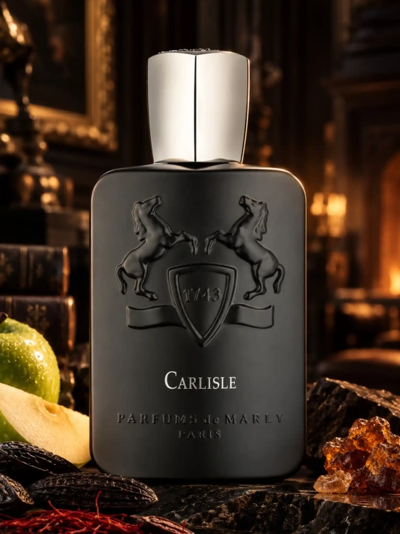 Szklana odlewka Parfums de Marly Carlisle od Perfame – perfumy unisex z wanilią, paczulą, zielonym jabłkiem i przyprawami.