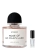 Szklana odlewka Byredo Rose of No Man's Land Absolu od Perfame – perfumy unisex z maliną, szafranem, czarną porzeczką i piwonią.