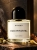 Szklana odlewka Byredo Oud Immortel od Perfame – perfumy unisex z limoncello, oudem, kadzidłem i paczulą.